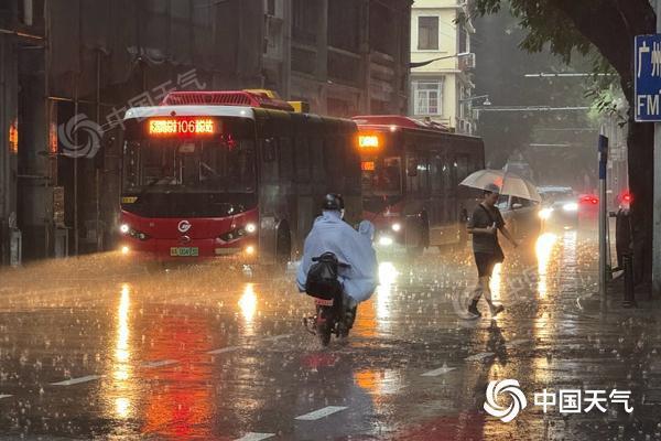 牛途网 广东广州清远等多地遭遇特大暴雨 明后天强降雨结束高温闷热返场