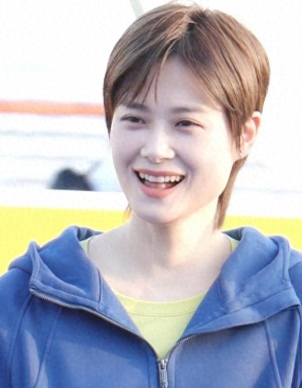 掌上世界 这次被央视“点名”的李宇春，暴露真实处境，原来何洁真没说错